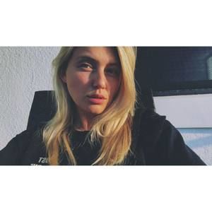 Meet your Posher, Alexis